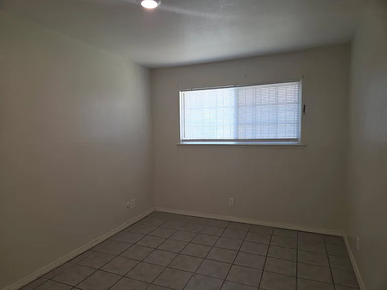 3441 N Marks Ave #104 — Photo 5