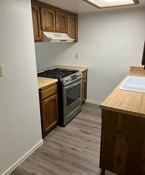 7813 S Laurelglen Blvd — Photo 2