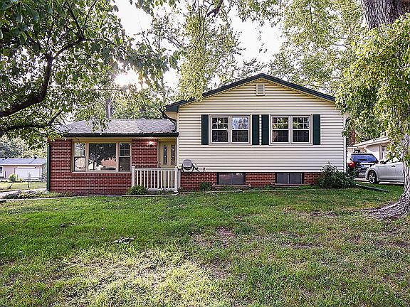 4th image of 2311 S 52nd St