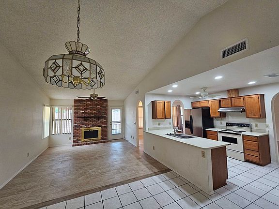 4th image of 9126 W Lisbon Ln