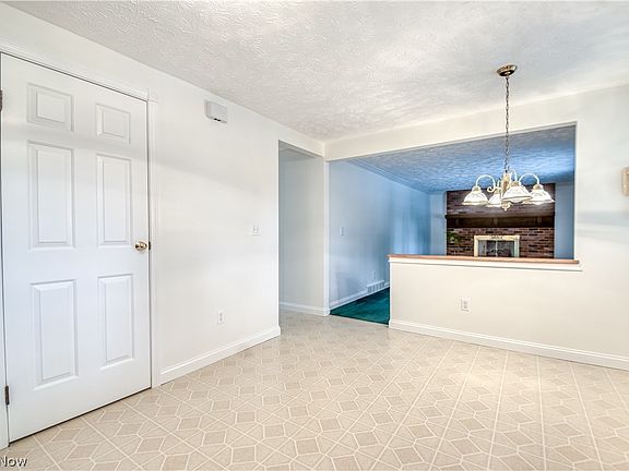 5th image of 5828 Grovewood Dr
