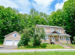 93 Pleasant St, Cavendish, VT 05142