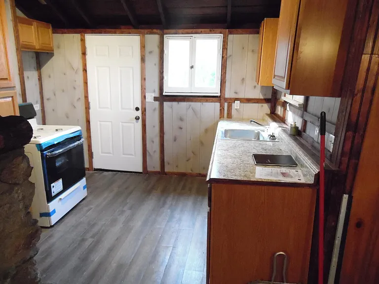 428 Tetley Ln — Photo 9