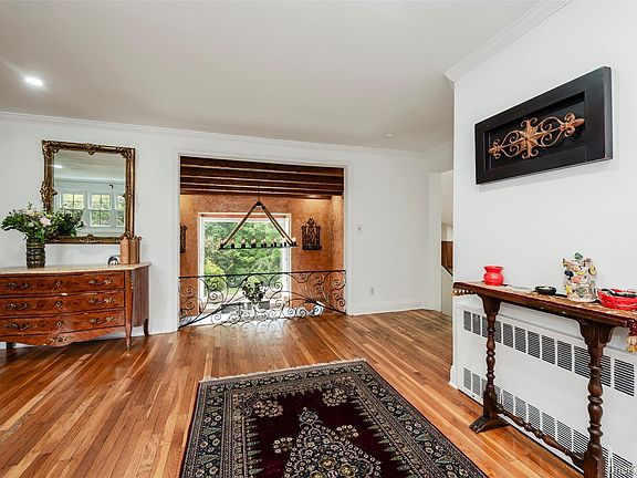 4th image of 27 Ridge Drive E