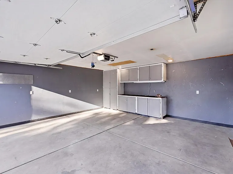 2741 S Jackson St — Photo 31