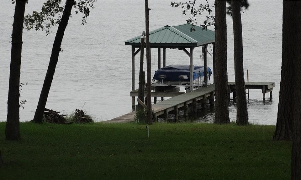 1st image of 23001 Lakeside Dr