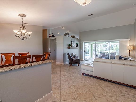 5th image of 2618 SW 38th St
