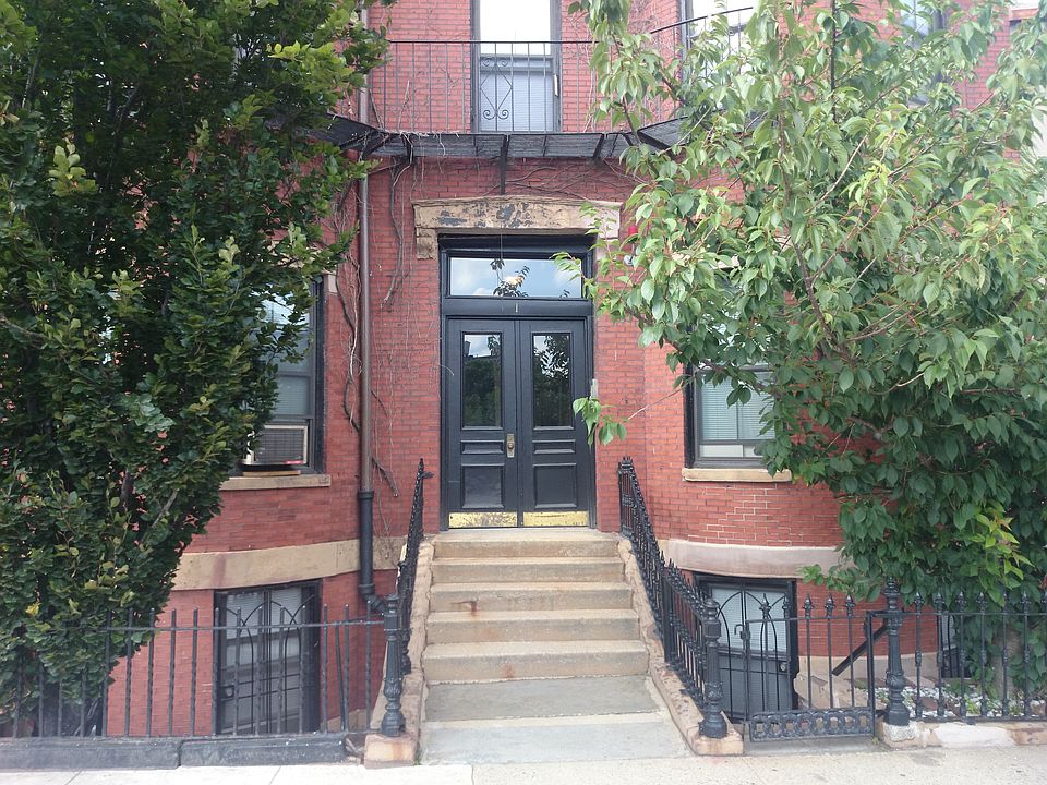 2nd image of 1 Cortes St