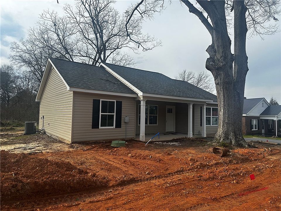 2nd image of 216 S Main St