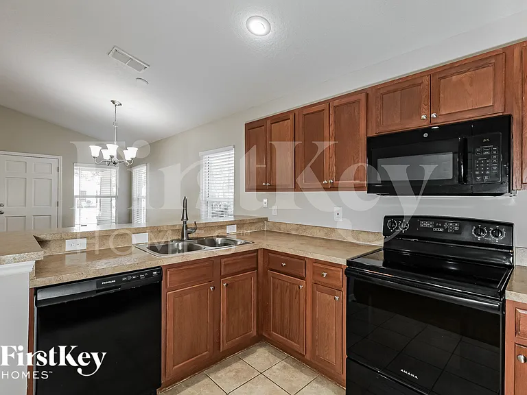 1736 W Pine St — Photo 9