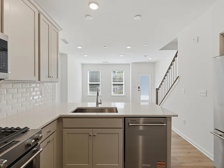 400 Willow Ave #409 — Photo 6