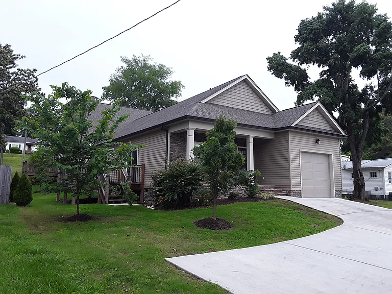 601 Grants Way NW — Photo 2