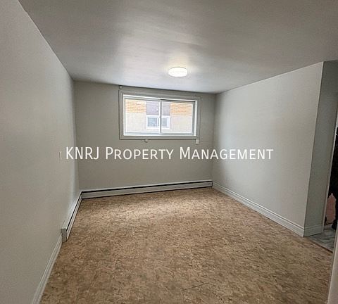3rd image of 229 Victoria St W #1
