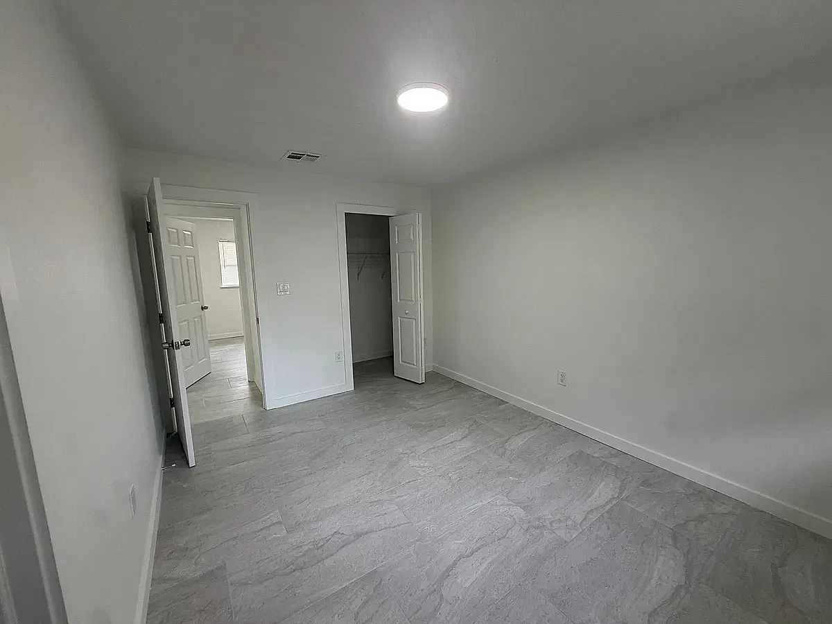 3 bed, 1071 sqft, $2,400 — Photo 2