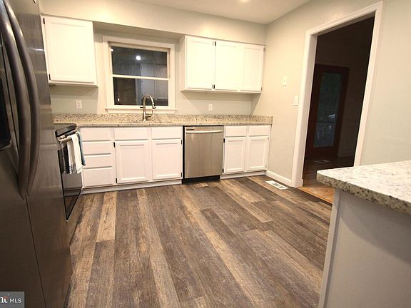 5th image of 4421 Savannah St