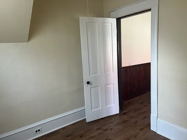 1221 Summit St — Photo 15