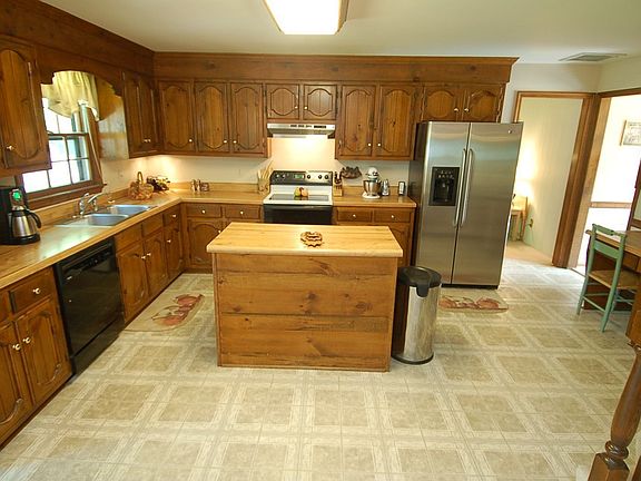 3rd image of 1208 Lake Point Dr