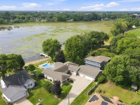 7806 Gloria Cir, Mounds View, MN 55112