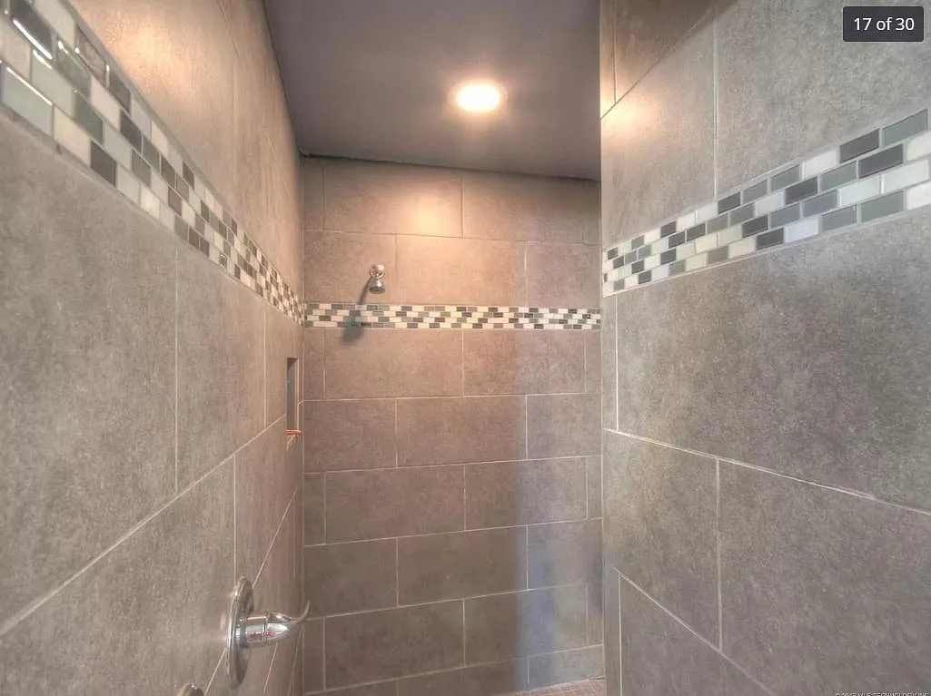 3 bed, 2400 sqft, $2,000 — Photo 4
