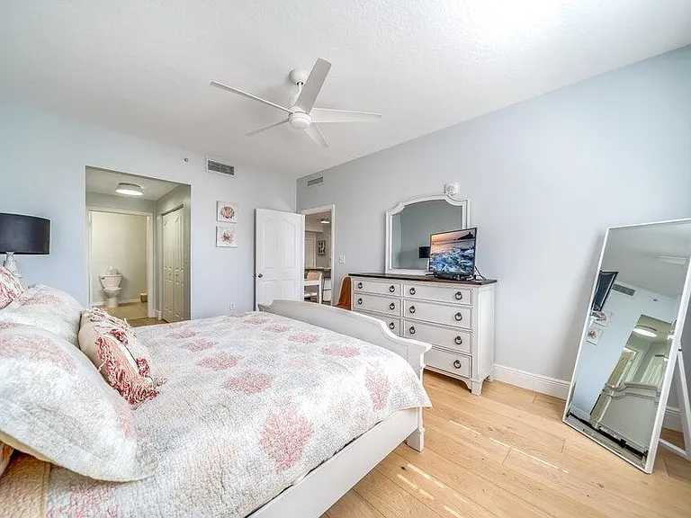 250 NE 3rd Ave #1502 — Photo 18