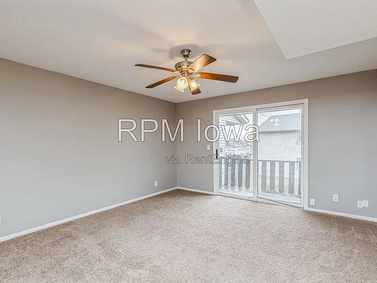 2079 NW Hickory Ln — Photo 4