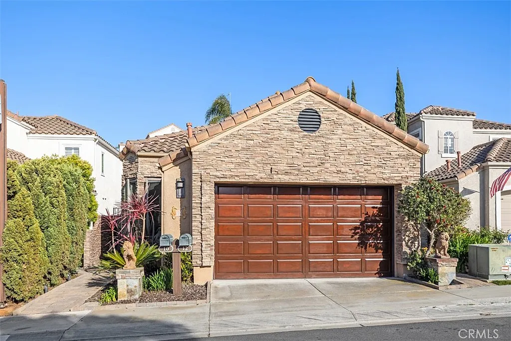 3 bed, 1553 sqft, $7,500 — Photo 1