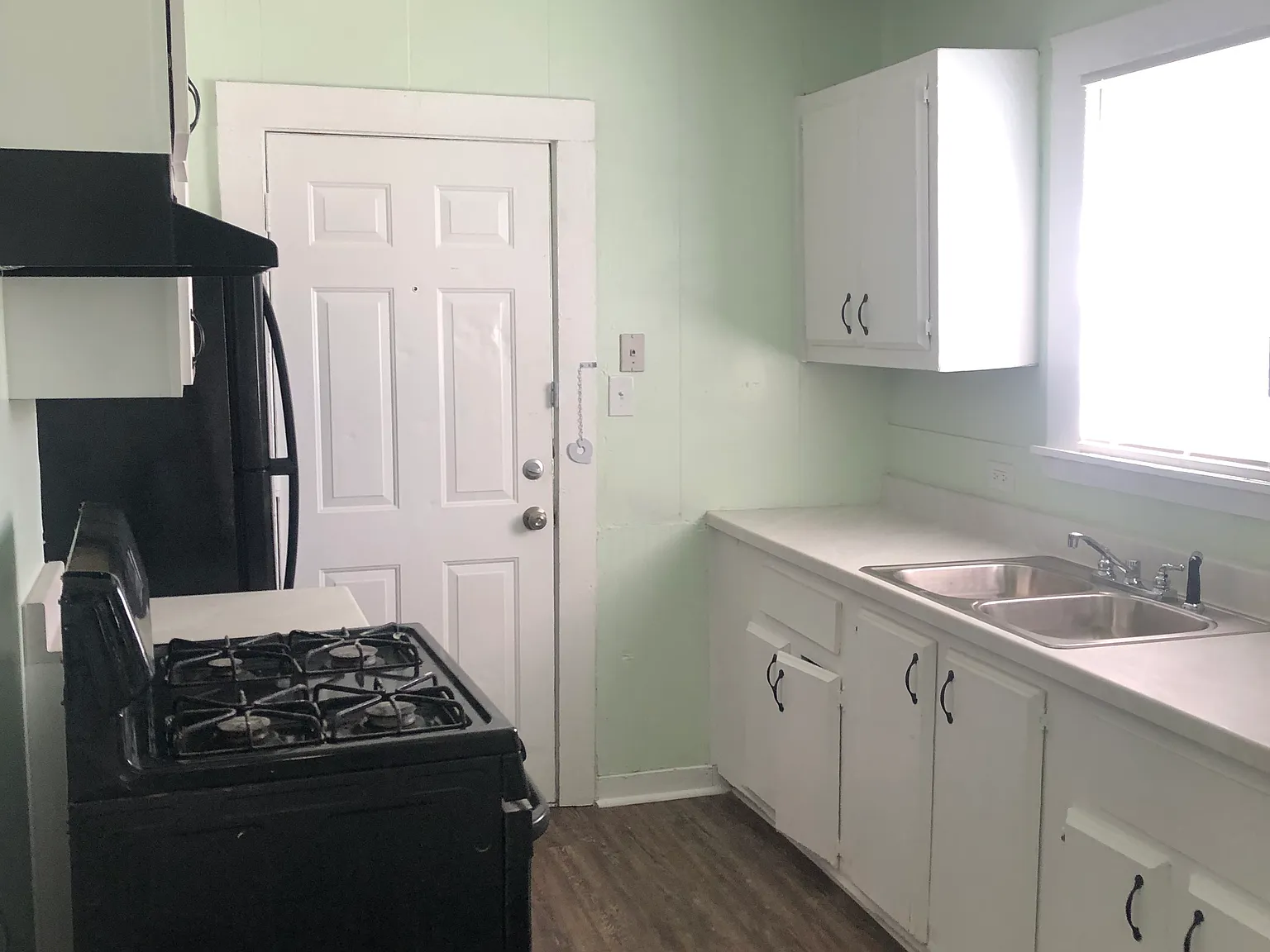 3 bed, 1080 sqft, $1,595 — Photo 2