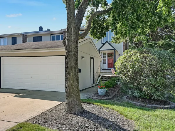 216 Pinewood Ln, Bloomingdale, IL 60108