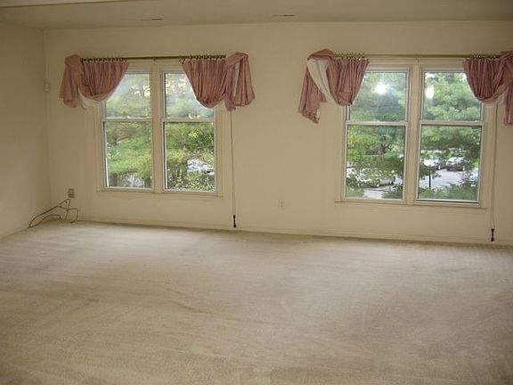 5th image of 5845 Berkshire Ct