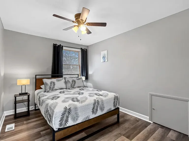 Springhill Dr — Photo 14