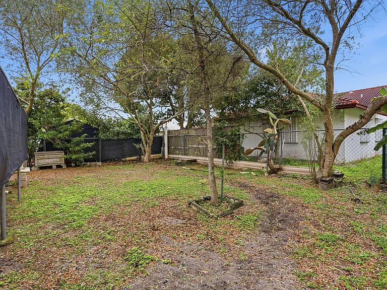 2171 NW 76th Ave — Photo 34