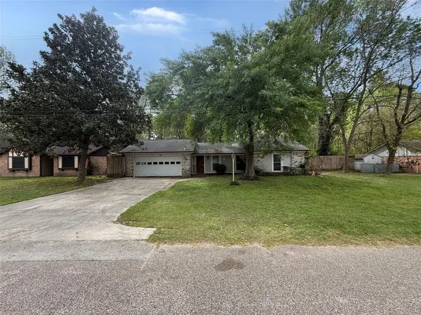 341 Maple Ln, Conroe, TX 77304