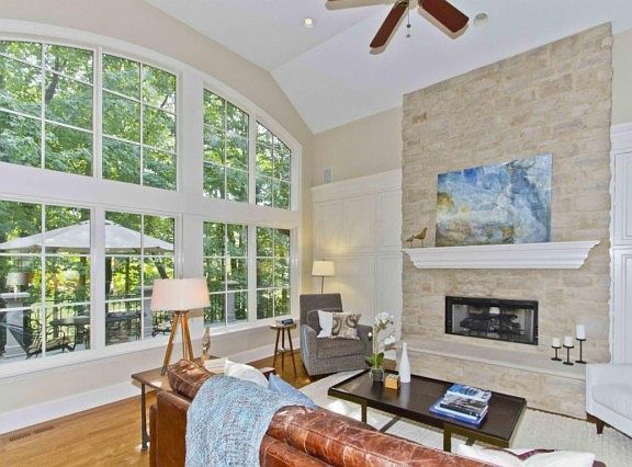 2nd image of 3033 Loire Ln