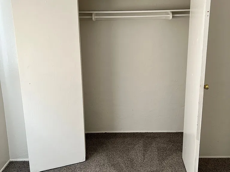 2205 Lawrence Ave — Photo 9