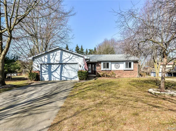 3673 Tara Dr, Highland, MI 48356