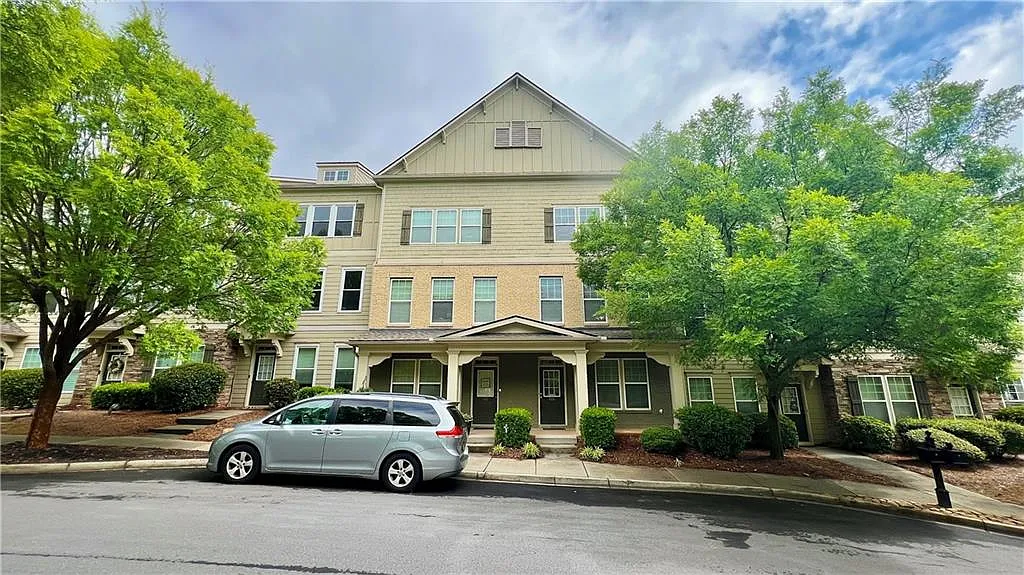 3 bed, 3.5 bath, 2196 sqft, $2,500 — Photo 1