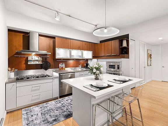 3rd image of 151 W 17th St APT 4H