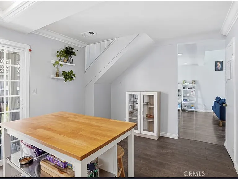 321 Burlington Cmn — Photo 5