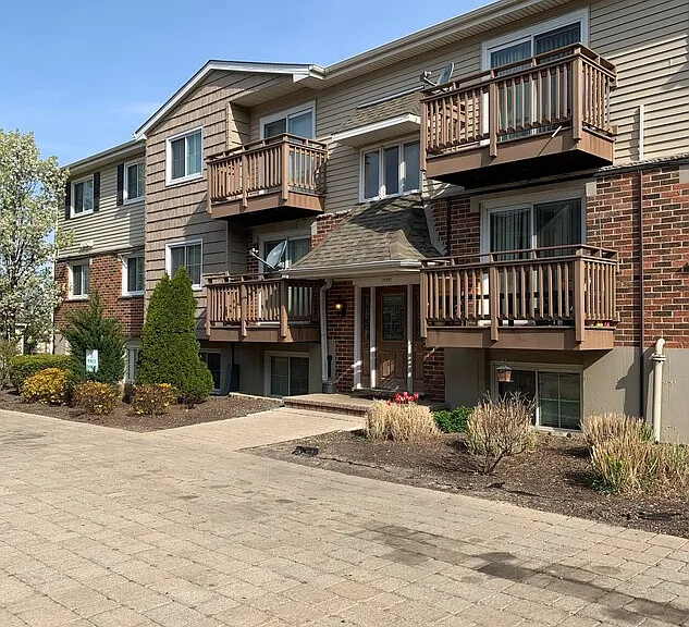 853 Village Quarter Rd — Photo 4