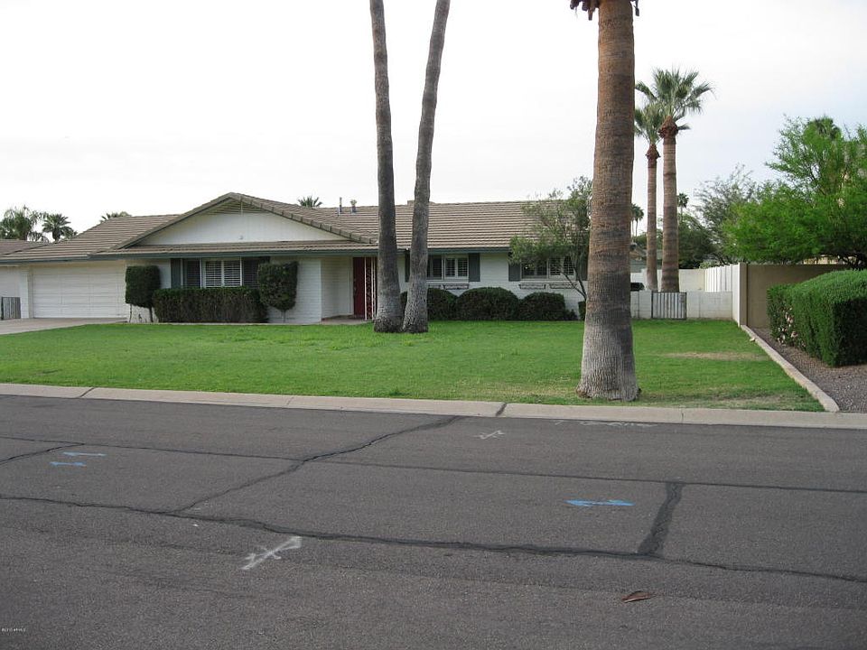 1st image of 407 E Fairway Dr