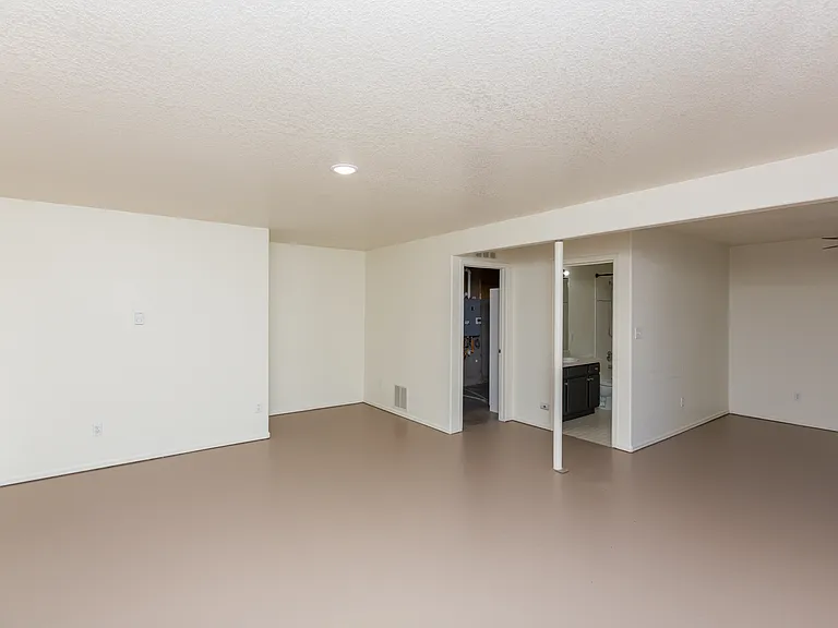 528 Park Ridge Ct — Photo 57