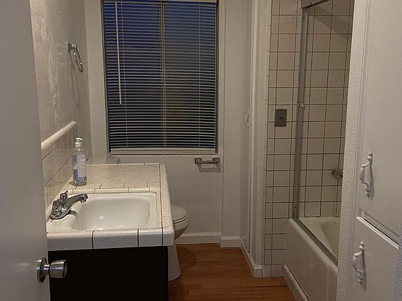 4th image of 11 N D St #4