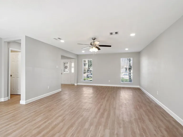 1127 Cascade Creek Dr — Photo 9