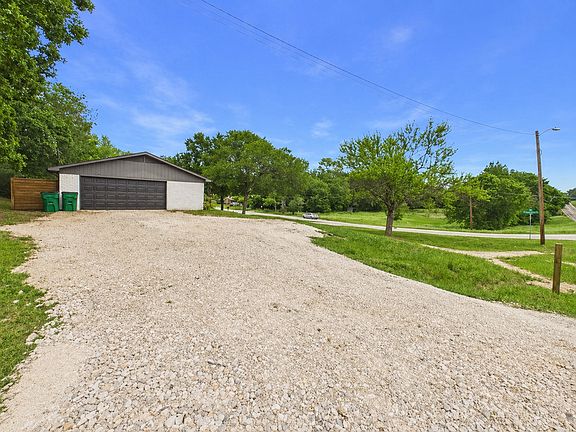 5th image of 2001 Court Dr