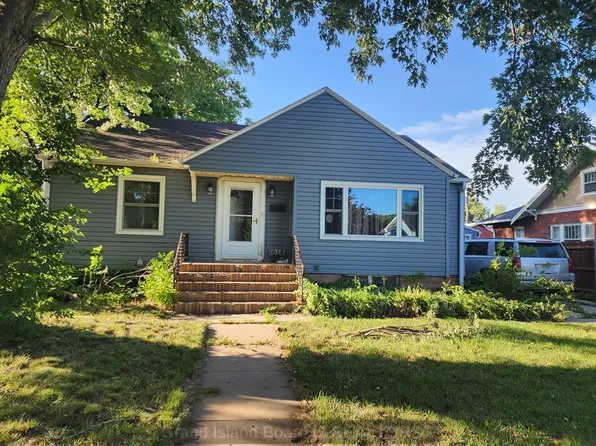 1614 W 7th St, Hastings, NE 68901