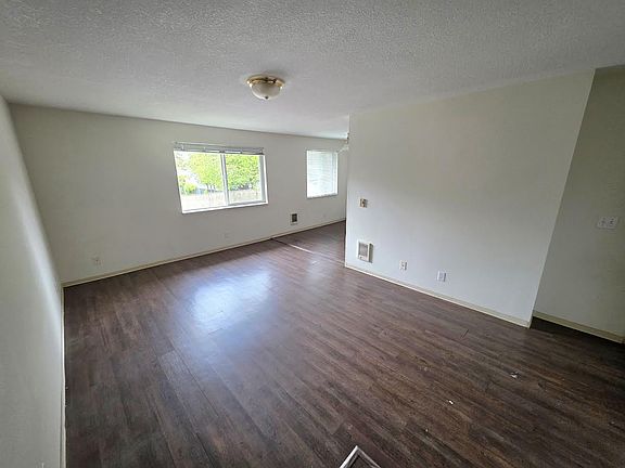 3rd image of 753 Clay St E #14