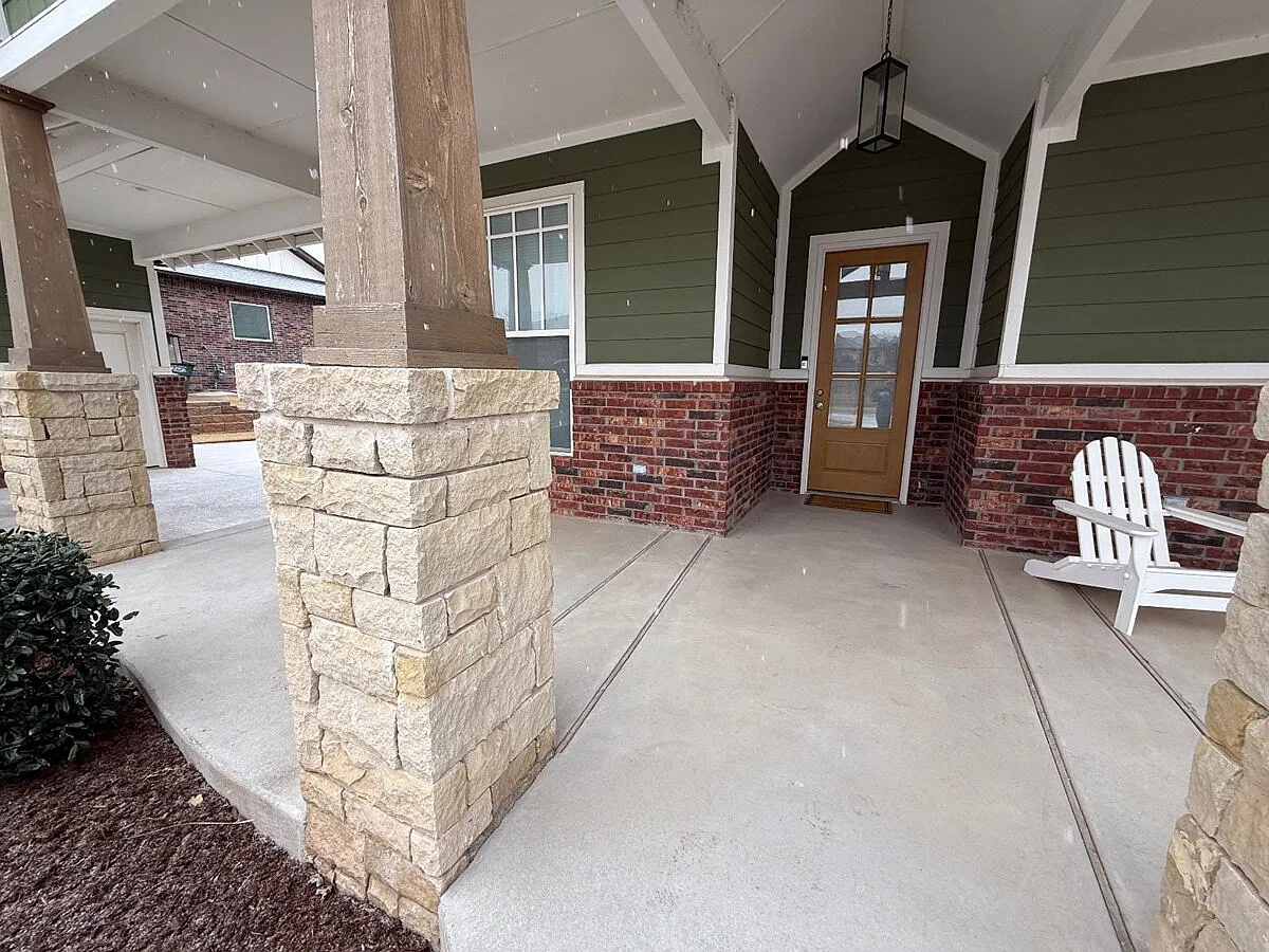 3 bed, 3.0 bath, 2469 sqft, $3,695 — Photo 4