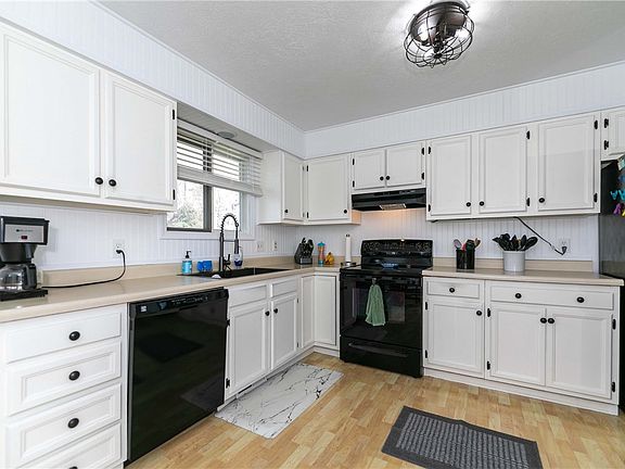5th image of 358 Travois Trl