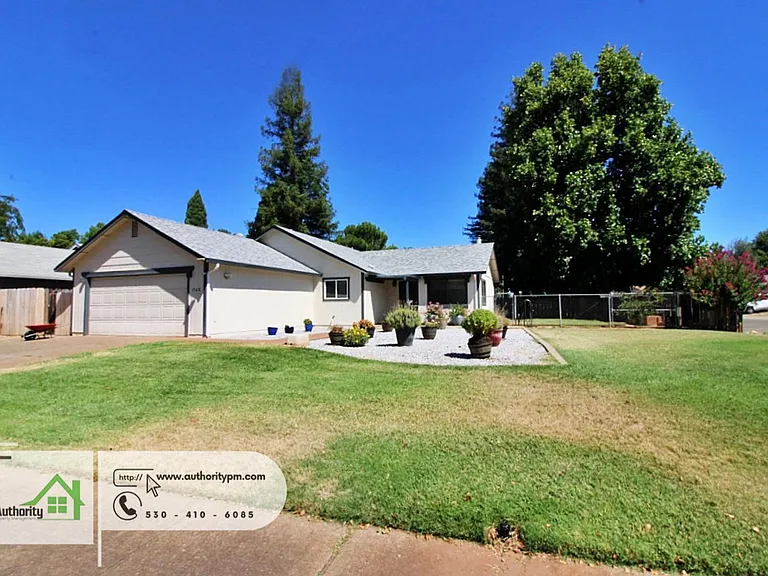 1748 Galaxy Way — Photo 2