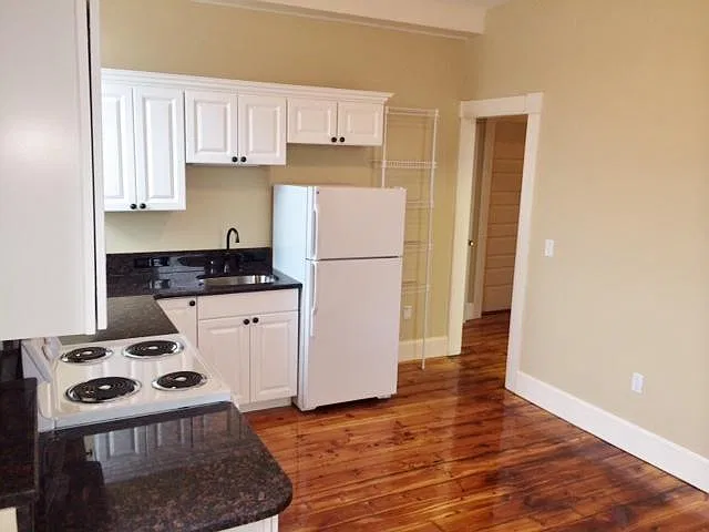 4 bed, 900 sqft, $4,450 — Photo 2